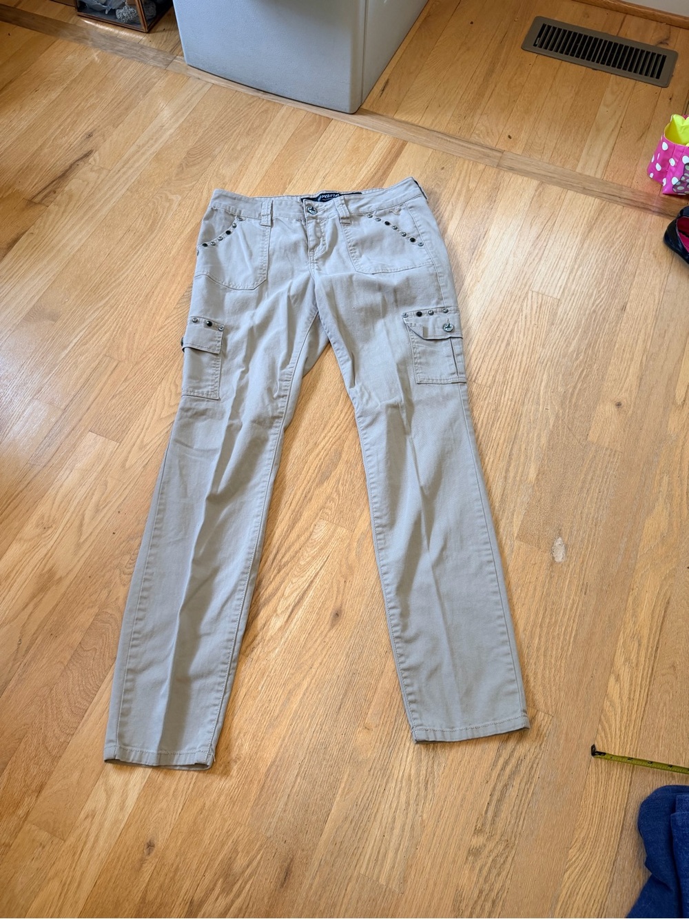 Ladies Juniors Size 11 "Grane" Khaki Slim Cargo Pants with Branded Waistband GUC